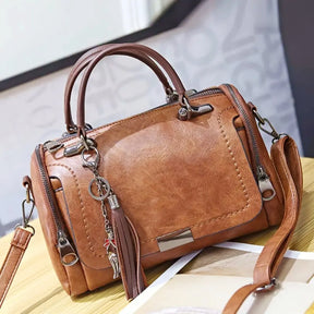 bolsa feminina pequena  bolsa de couro  bolsa feminina  bolsas femininas  bolsa feminina de ombro  bolsa de couro feminina  bolsa pequena  bolsa pequena feminina  bolsa femininas  bolsas femininas de couro  bolsas femininas transversal  bolsa transversal feminina
