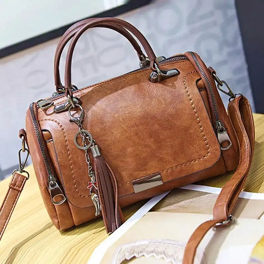 bolsa feminina pequena  bolsa de couro  bolsa feminina  bolsas femininas  bolsa feminina de ombro  bolsa de couro feminina  bolsa pequena  bolsa pequena feminina  bolsa femininas  bolsas femininas de couro  bolsas femininas transversal  bolsa transversal feminina